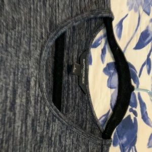 Like new Banana Republic sleeveless shirt. Size large. Black and gray.